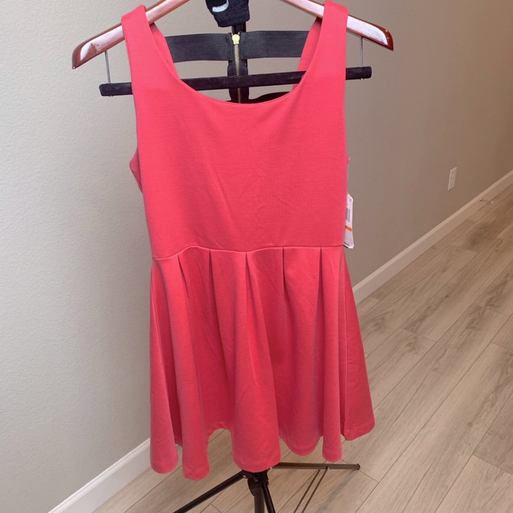 NWT Gianni Bini Coral Dress with Zipper Detail